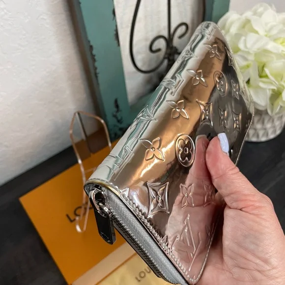 💫SOLD LV Zippy Wallet Silver Monogram Miroir - Picture 6 of 16
